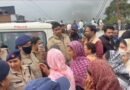 मसूरी में धार्मिक ढांचा हटाए जाने पर बवाल: मुस्लिम समुदाय का हाईवे पर प्रदर्शन, एसडीएम बोले— ‘नगर पालिका की ज़मीन पर था अवैध निर्माण’