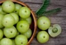 आंवला: विटामिन-C से भरपूर फल, जानिए सेहत के लिए कितने फायदेमंद हैं इसके सेवन