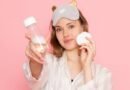रात को सोने से पहले मेकअप सही तरीके से हटाने का सही तरीका (Skin Care Routine)