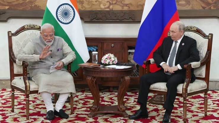 पीएम मोदी ने पुतिन से मुलाकात में यूक्रेन युद्ध पर दिया शांति का संदेश, कहा- युद्ध के अंत की ओर बढ़ना जरूरी