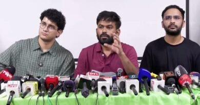 कॉकरोच जनता पार्टी के संस्थापक अभिजीत दीपके का मुख्य चुनाव आयुक्त पर हमला, वोटर लिस्ट से नाम काटने पर मांगा इस्तीफा