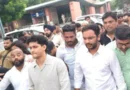 जंतर-मंतर मारपीट मामला: ‘कॉकरोच जनता पार्टी’ (CJP) नेताओं का संसद मार्ग थाने पर प्रदर्शन; इंफ्लुएंसर स्वतंत्र भारद्वाज की गिरफ्तारी की मांग