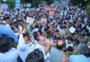 देहरादून में कांग्रेस का उग्र प्रदर्शन: खड़गे की सभा के बाद ‘शुद्धिकरण’ विवाद और राहुल गांधी पर दर्ज FIR के खिलाफ सचिवालय कूच
