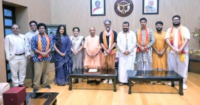 सीएम योगी से मिली ‘हनुमान अंश’ की टीम, नीब करोरी बाबा की आध्यात्मिक यात्रा पर हुई चर्चा