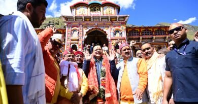मुख्यमंत्री पुष्कर सिंह धामी ने श्री बदरीनाथ धाम में की पूजा-अर्चना, मास्टर प्लान के कार्यों का लिया जायजा