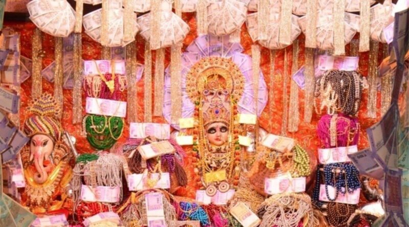 मध्य प्रदेश: रतलाम का प्रसिद्ध महालक्ष्मी मंदिर, जहां प्रसाद में मिलते हैं सोना-चांदी के सिक्के और ‘कुबेर की पोटली’