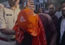 जमुई: कोर्ट में पेशी के दौरान छात्रा से बदसलूकी के मुख्य आरोपी हरेराम यादव को वकील ने जड़ा थप्पड़, वीडियो वायरल
