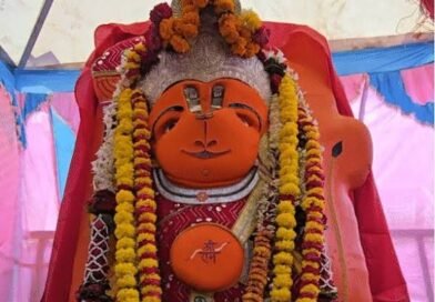 उज्जैन में हनुमान मंदिर हटाने की कोशिश पर भड़के संत: फिरोजाबाद के संतों ने उठाए सवाल; 170 साल पुरानी प्रतिमा न हिलने को बताया ‘चमत्कार’