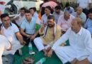 तिजारा चेयरमैन चुनाव से पहले पंचकूला में सियासी बवाल: कांग्रेस के 18 पार्षदों को रोके जाने का आरोप, थाने के बाहर हंगामा