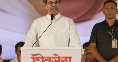 शिवसेना (यूबीटी) प्रमुख उद्धव ठाकरे का दशहरा रैली में सरकार पर तीखा हमला: बोले- “दम है तो साबरमती जेल से लॉरेंस बिश्नोई को खींचकर बाहर लाएं फडणवीस”