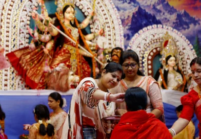 बांग्लादेश में शांतिपूर्ण माहौल में संपन्न हुई दुर्गा पूजा: तारिक रहमान सरकार के कड़े सुरक्षा इंतजामों और फंड में बढ़ोतरी से बदली तस्वीर