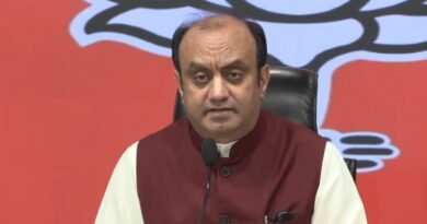‘इंडिया’ गठबंधन के मार्च पर बीजेपी का पलटवार: सुधांशु त्रिवेदी ने राहुल गांधी को बताया ‘कामचोर’, कांग्रेस पर लगाए 5 तीखे आरोप