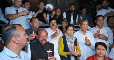 अंकिता भंडारी न्याय के लिए सड़कों पर उतरी कांग्रेस: देहरादून में निकाला विशाल कैंडल मार्च, वीआईपी को राज्यपाल पद से हटाने की उठाई मांग