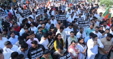 खरगे के बयान पर देशभर में भाजपा का प्रचंड प्रदर्शन: दिल्ली से लेकर बेंगलुरु तक पुतले फूंके, माफी की मांग पर अड़ी बीजेपी