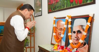 गांधी-शास्त्री जयंती पर CM धामी ने किया नमन, रामपुर तिराहा शहीदों को दी श्रद्धांजलि