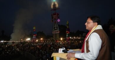 सीएम धामी ने देहरादून में दशहरा महोत्सव में किया प्रतिभाग: परेड ग्राउंड और हिंदू नेशनल कॉलेज में रावण दहन कर दी प्रदेशवासियों को विजयादशमी की शुभकामनाएं