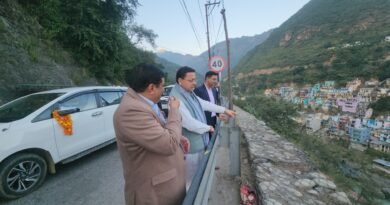 उत्तराखंड: सीएम पुष्कर सिंह धामी ने सड़क मार्ग से किया देहरादून का दौरा; ‘लोकल फॉर वोकल’ का संदेश देते हुए लिया राष्ट्रीय राजमार्ग का जायजा
