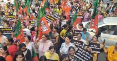 दिल्ली में प्रदर्शन को लेकर BJP-कांग्रेस आमने-सामने