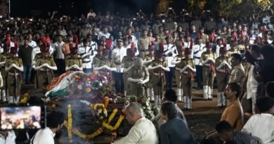 दिग्गज अभिनेता नाना पाटेकर पंचतत्व में विलीन, राजकीय सम्मान के साथ पुणे के फार्महाउस पर हुआ अंतिम संस्कार