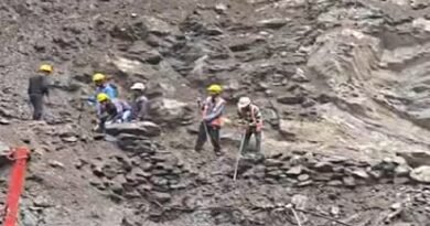 केदारनाथ पैदल मार्ग पर चीरबासा के पास पहाड़ी से मलबा गिरने से रास्ता अवरुद्ध, यात्रियों को गौरीकुंड में रोका गया