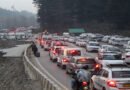 पहाड़ों में वीकेंड पर उमड़ी पर्यटकों की भारी भीड़: हिमाचल से उत्तराखंड तक मुख्य पर्यटन स्थलों पर लंबा जाम, होटल के महंगे किराए से पर्यटक परेशान