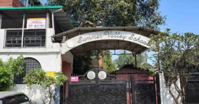 देहरादून के समर वैली स्कूल में फिजिक्स टीचर पर छात्राओं से छेड़छाड़ का गंभीर आरोप