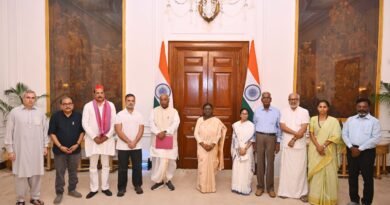 ‘इंडिया’ गठबंधन के नेताओं की राष्ट्रपति मुर्मू से मुलाकात, ‘वोट चोरी’ और SIR के मुद्दे पर सबूत देने का ऐलान